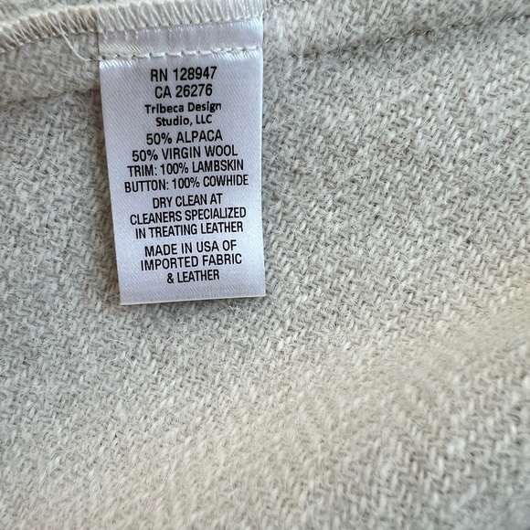 Nili Lotan Cape Elegant Cool - wool, alpaca, lambskin trim, cowhide buttons - Picture 11 of 13